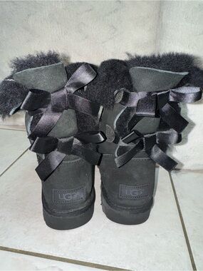 UGG Bailey Bow Black